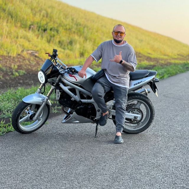 Suzuki SV400 в аренду в Самаре — серебристый дорожник, прокат от 4 000 ₽